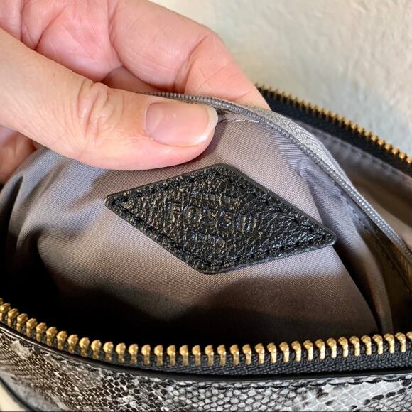 Fossil cream and snakeskin leather crossbody purse - Picture 8 of 16